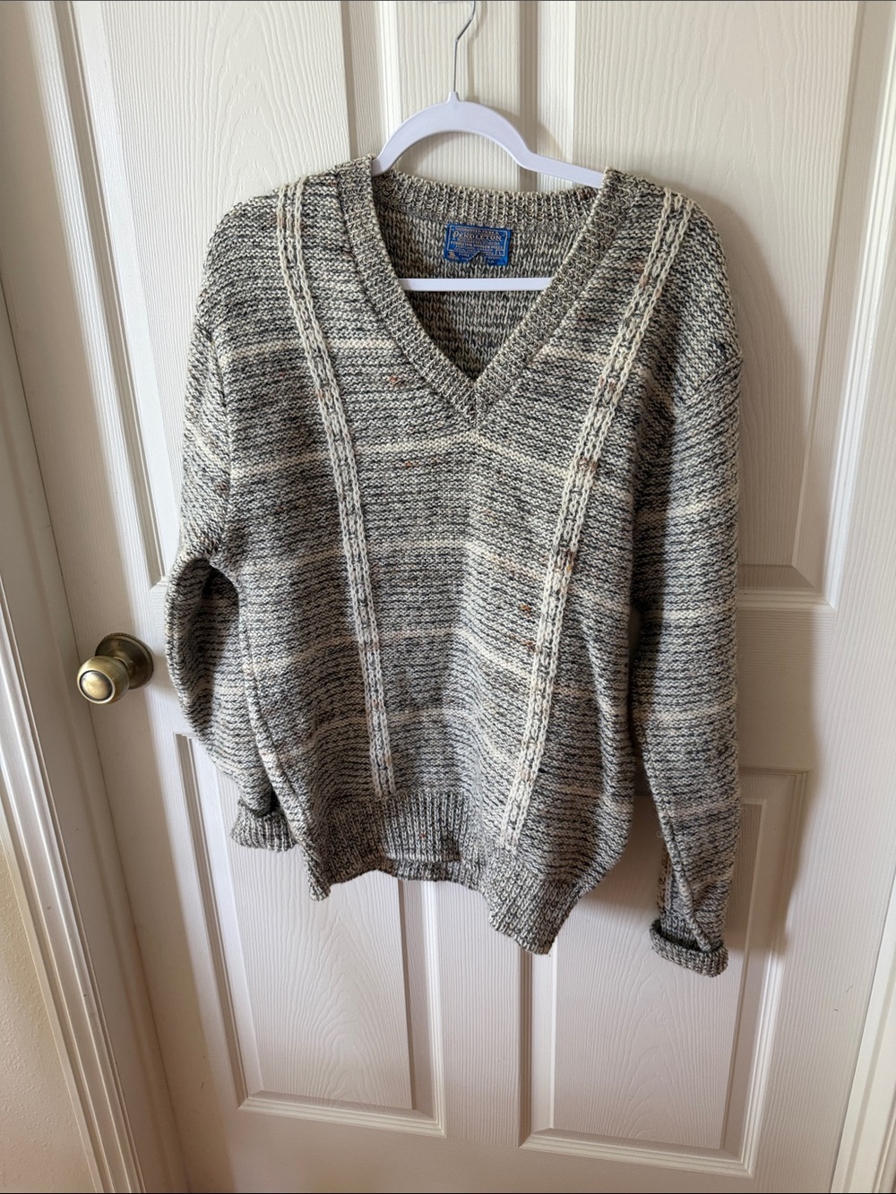 Pendleton Men's V-Neck Wool Sweater in Heathered Oatmeal and Cream Sz L